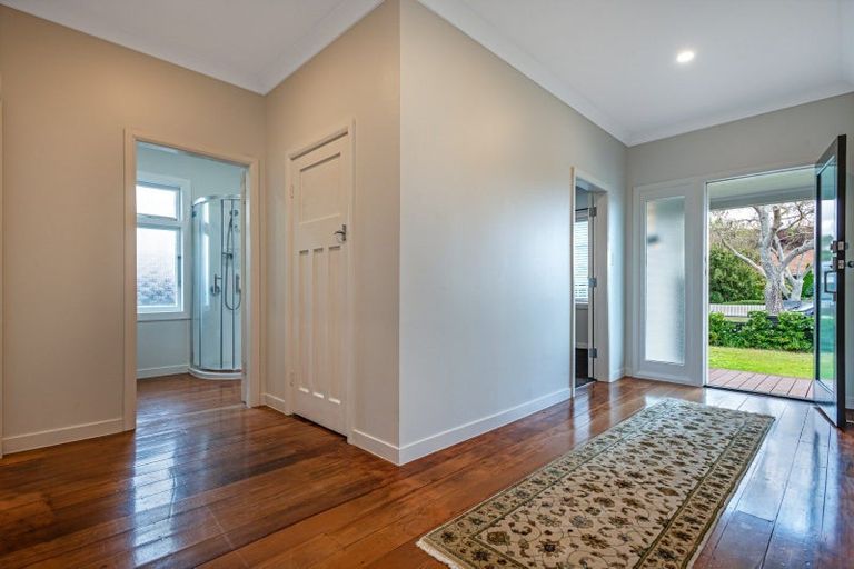 Photo of property in 9 Milverton Avenue, Hokowhitu, Palmerston North, 4410