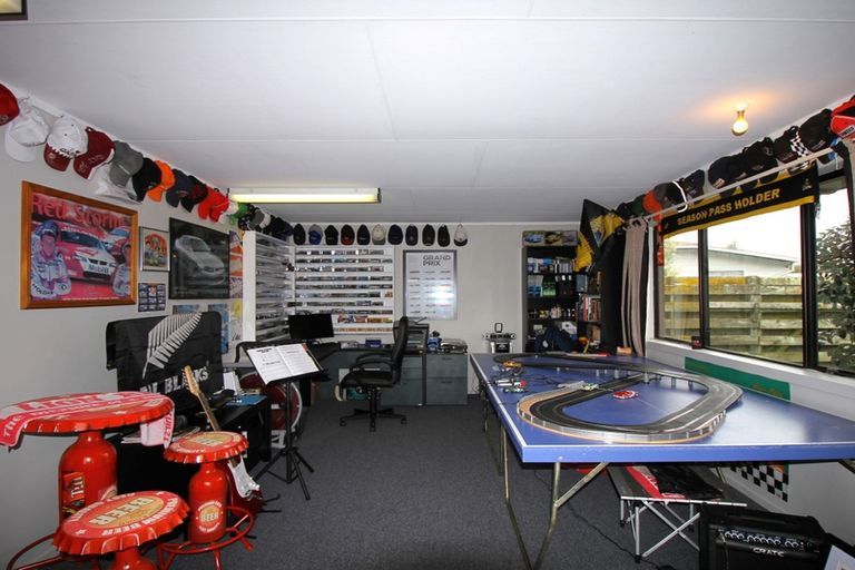 Photo of property in 18 Edwards Place, Terrace End, Palmerston North, 4410