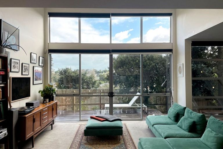 Photo of property in 76h Edmonton Road, Henderson, Auckland, 0612