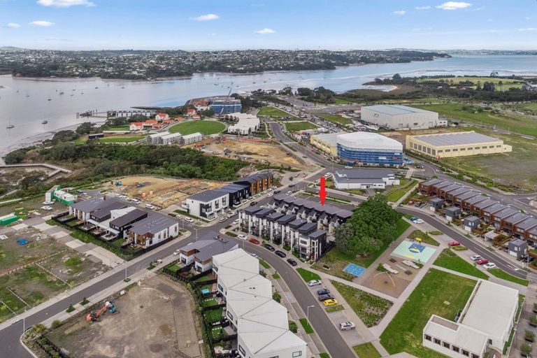 Photo of property in 10 Mayfly Lane, Hobsonville, Auckland, 0616