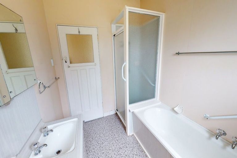 Photo of property in 12 Saint Leonard Street, Saint Johns Hill, Whanganui, 4501