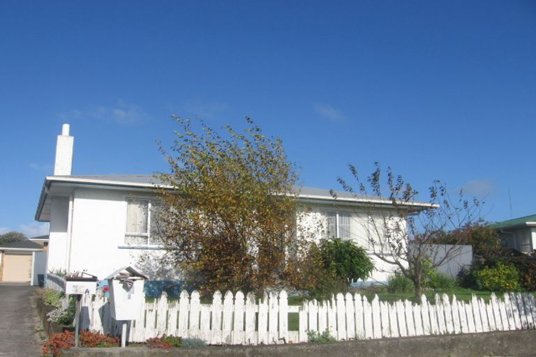 Photo of property in 12 Somerset Crescent, Highbury, Palmerston North, 4412
