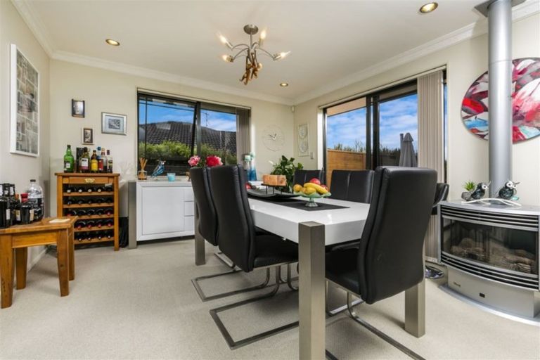 Photo of property in 33 Sapperton Drive, Henderson, Auckland, 0612