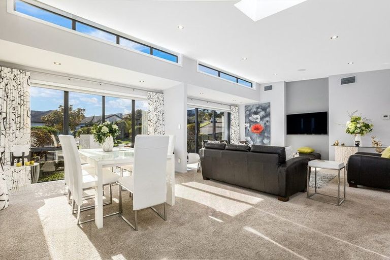 Photo of property in 6 The Fjord, Aotea, Porirua, 5024