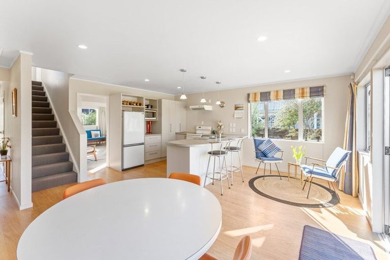 Photo of property in 114 Field Way, Waikanae Beach, Waikanae, 5036