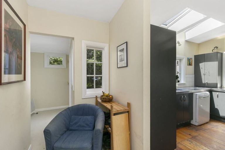 Photo of property in 90 Curtis Street, Northland, Wellington, 6012