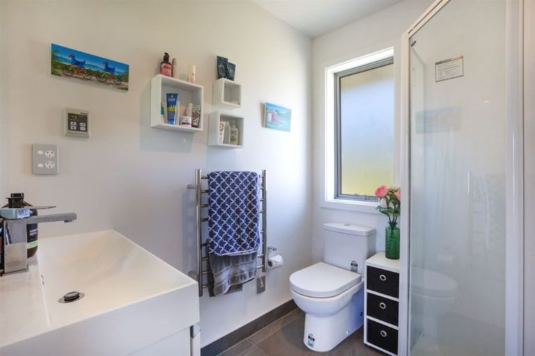 Photo of property in 17 Resolution Drive, Whitby, Porirua, 5024