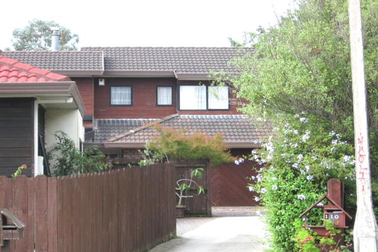 Photo of property in 2/110 Manhattan Heights, Glendene, Auckland, 0602