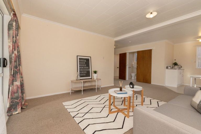 Photo of property in 1 Guernsey Place, Fitzherbert, Palmerston North, 4410