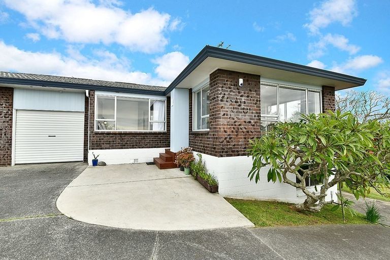 Photo of property in 33a Rosario Crescent, Red Beach, 0932
