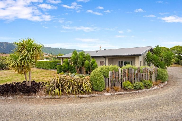 Photo of property in 14 Pairuku Lane, Peka Peka, Waikanae, 5391