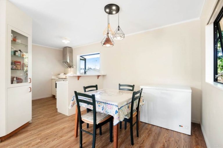 Photo of property in 2/8 Locket Road, Glenfield, Auckland, 0629