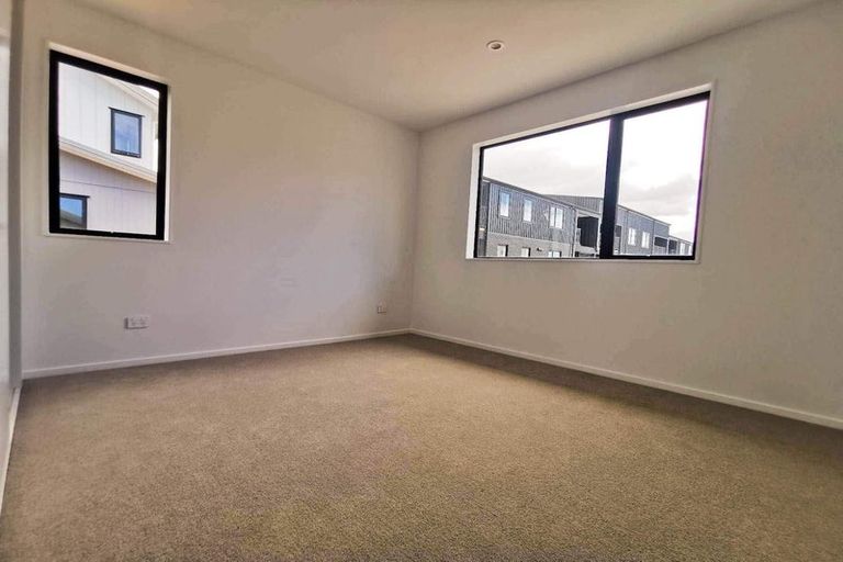 Photo of property in 22 Eileen Newey Place, Henderson, Auckland, 0612