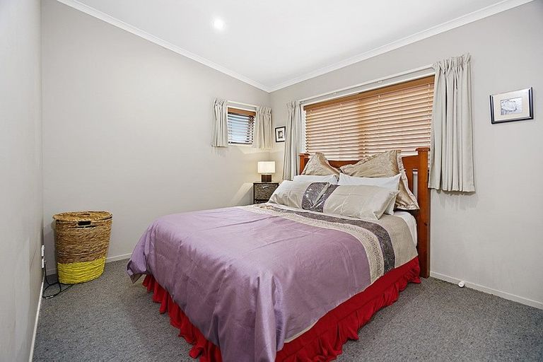 Photo of property in 19 Titch Place, Glen Eden, Auckland, 0602