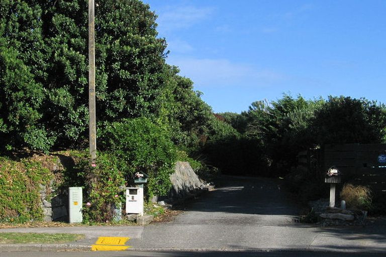 Photo of property in 4 Stonewall Grove, Waikanae Beach, Waikanae, 5036