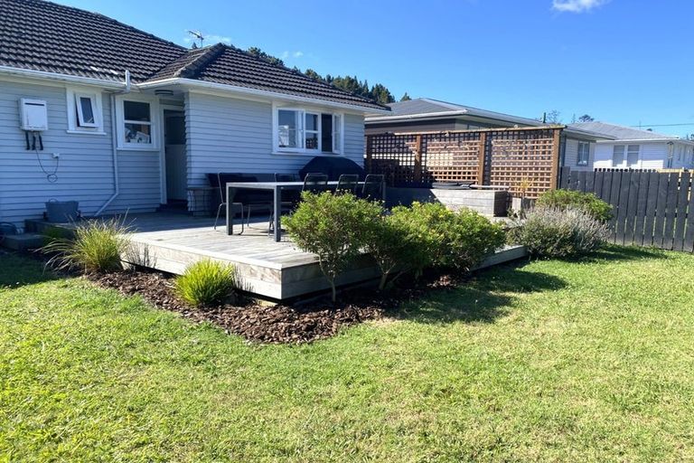 Photo of property in 10 Birdwood Road, Swanson, Auckland, 0612