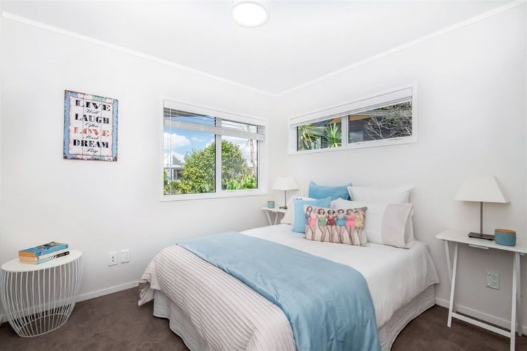Photo of property in 28a Luckens Road, West Harbour, Auckland, 0618
