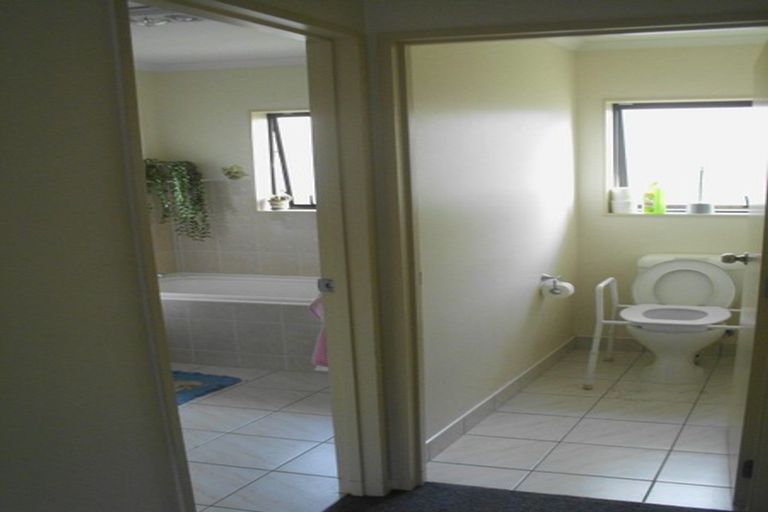 Photo of property in 6 Maadi Place, Papakura, 2110