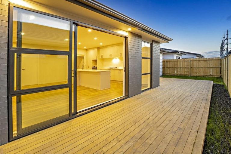 Photo of property in 26 Sapwood Crescent, Takanini, 2110