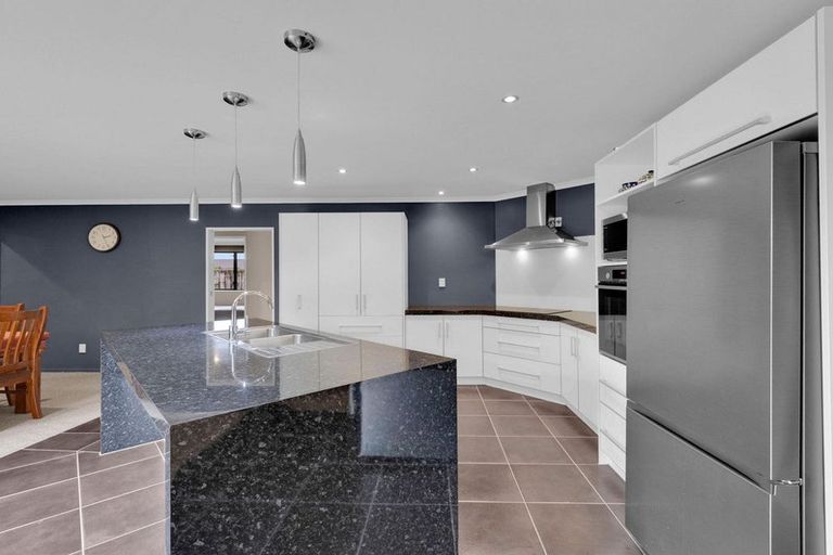 Photo of property in 48 Wiltshire Drive, Huntington, Hamilton, 3210