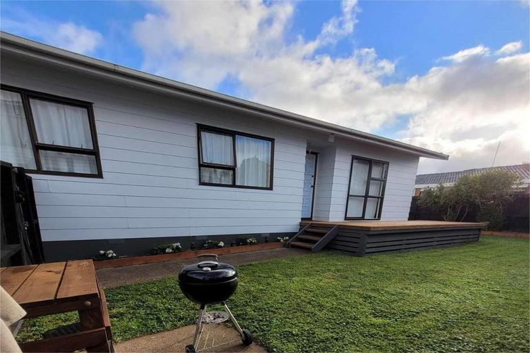Photo of property in 94 Roberts Road, Te Atatu South, Auckland, 0610