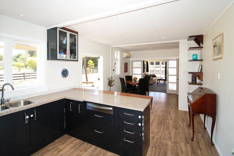 Photo of property in 92 Chester Road, Tawa, Wellington, 5028