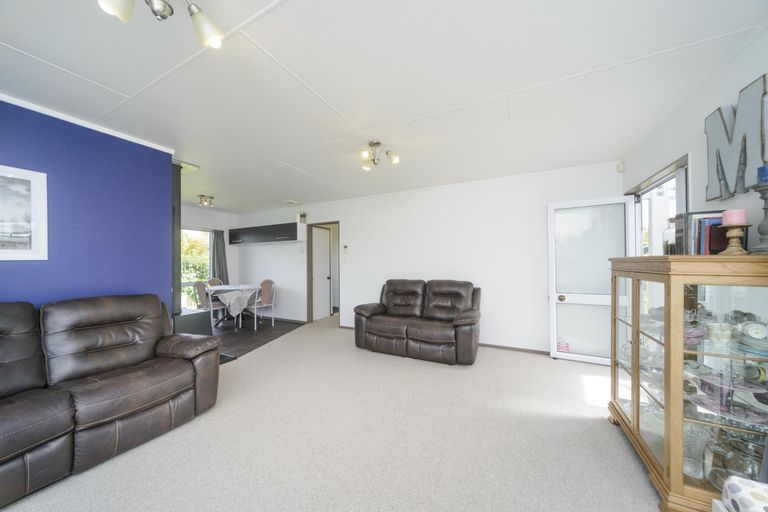 Photo of property in 97 Hillcrest Drive, Kelvin Grove, Palmerston North, 4414
