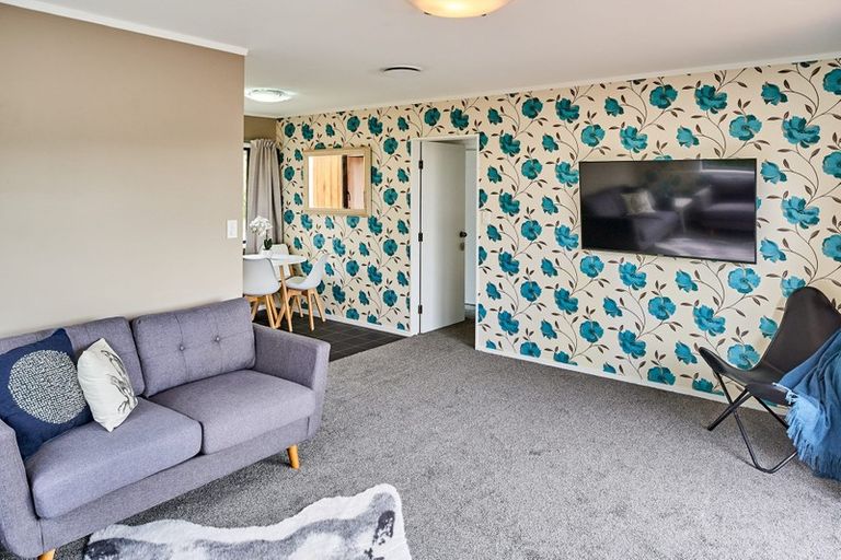 Photo of property in 15a Ruskin Road, Newlands, Wellington, 6037