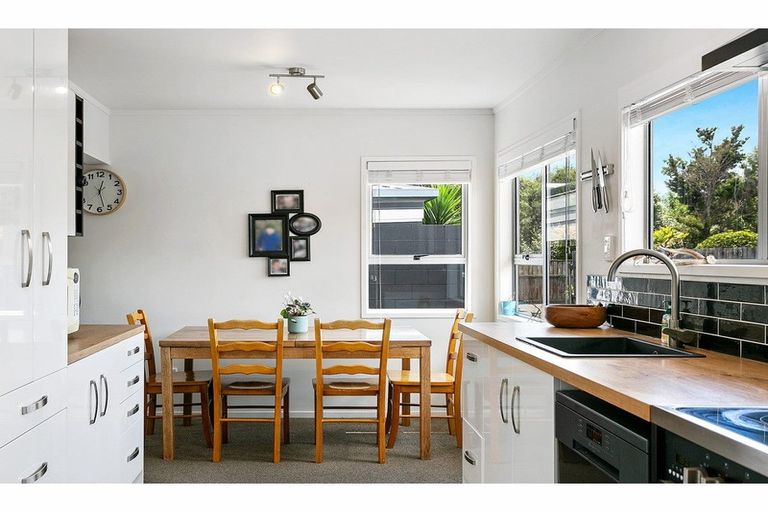 Photo of property in 2/35 Otupai Street, Two Mile Bay, Taupo, 3330