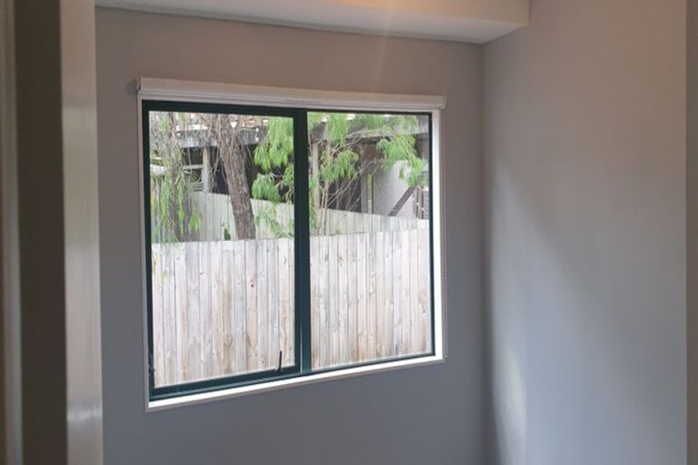 Photo of property in 2/21 Contessa Drive, Glenfield, Auckland, 0629