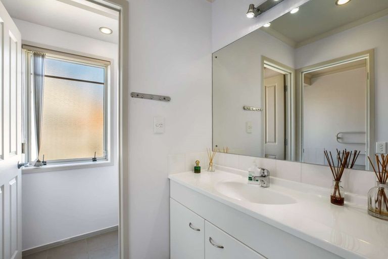 Photo of property in 20 Mandalay Place, Waiuku, 2123