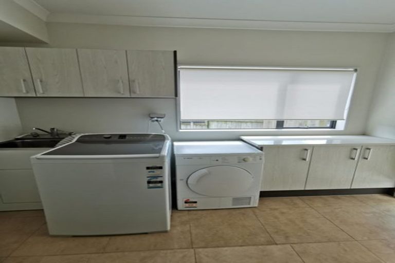 Photo of property in 114 Tamahere Drive, Glenfield, Auckland, 0629