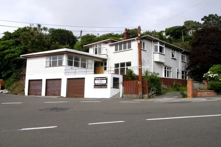 Photo of property in 2 Sugarloaf Road, Brooklyn, Wellington, 6021