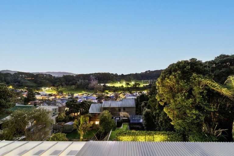 Photo of property in 56 Overtoun Terrace, Hataitai, Wellington, 6021