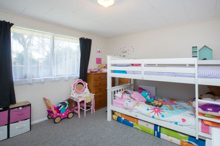 Photo of property in 23 Peppertree Glade, Kelvin Grove, Palmerston North, 4414