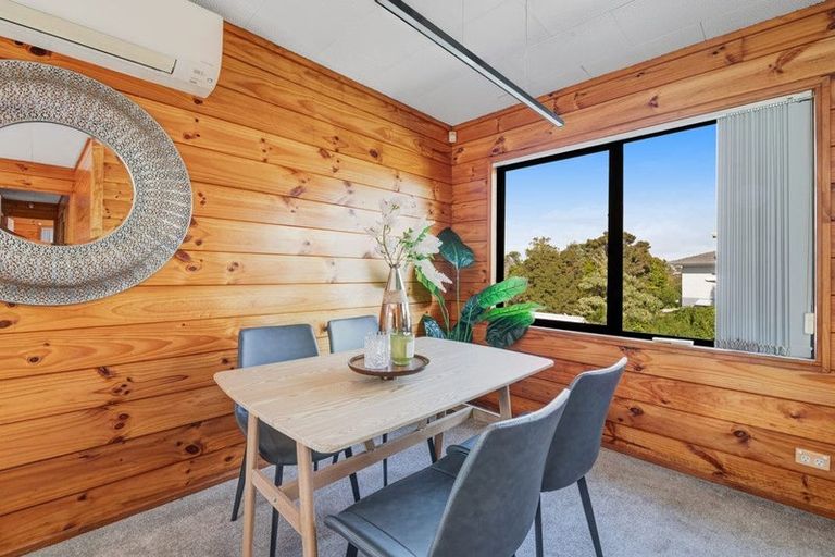 Photo of property in 16 Noeleen Street, Glenfield, Auckland, 0629