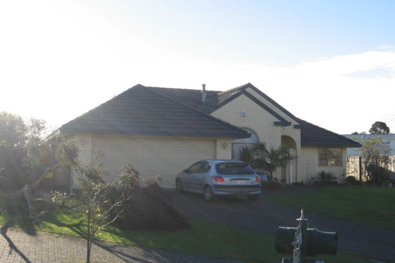 Photo of property in 16 Linicro Place, Wattle Downs, Auckland, 2103
