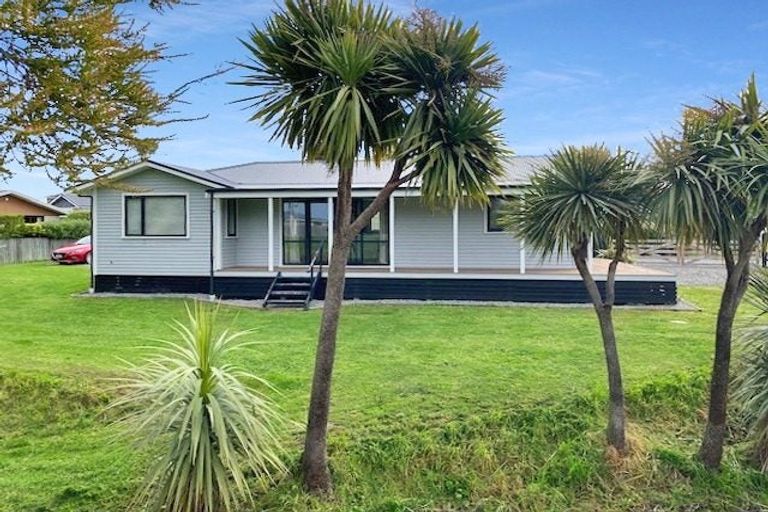 Photo of property in 1 Bank Street, Amberley, 7410