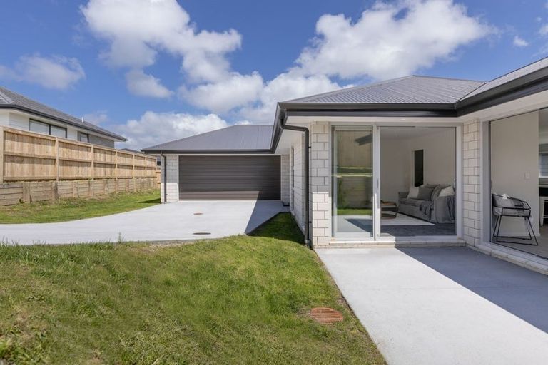 Photo of property in 14 Anglers Way, Omokoroa, 3114