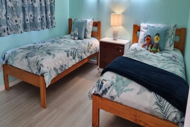 Photo of property in 124a Golf Road, New Lynn, Auckland, 0600