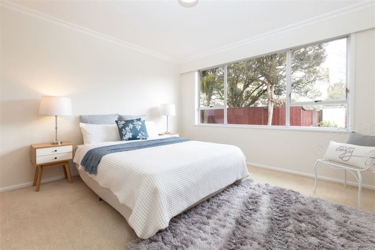 Photo of property in 6 Camberwell Place, Avonhead, Christchurch, 8042