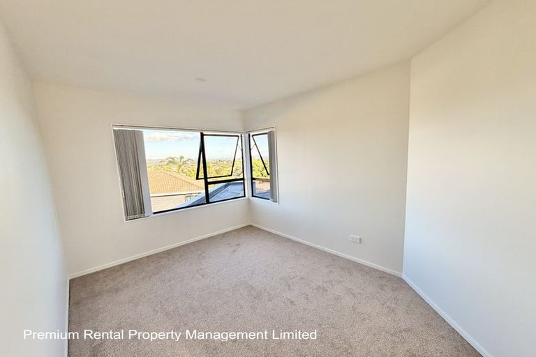 Photo of property in 12 Westergrove Place, West Harbour, Auckland, 0618