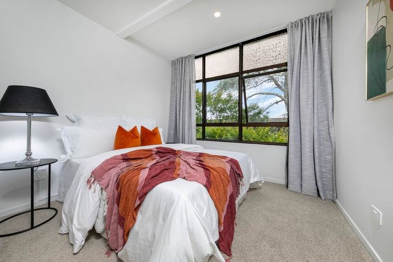 Photo of property in 3/28 Evelyn Place, Hillcrest, Auckland, 0627
