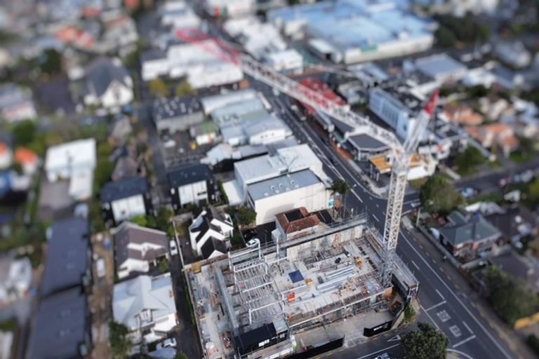 Photo of property in 305/110 Kitchener Road, Milford, Auckland, 0620