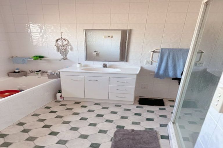 Photo of property in 68 Leighton Avenue, Waiwhetu, Lower Hutt, 5010