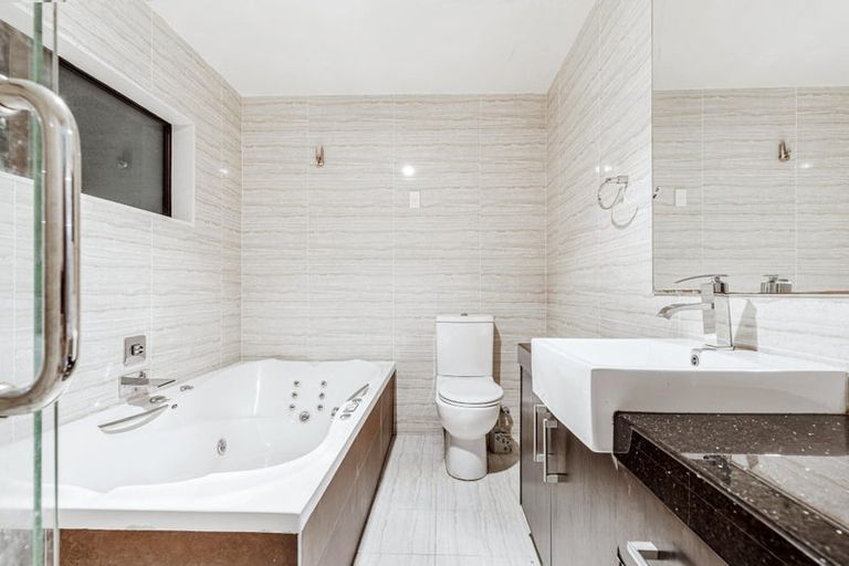 Photo of property in 4 Gordon Stanley Drive, Massey, Auckland, 0614