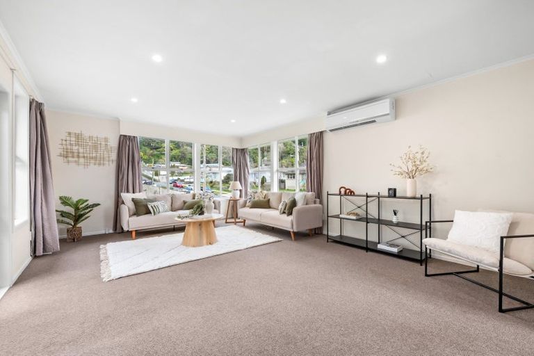 Photo of property in 4 Thomson Grove, Stokes Valley, Lower Hutt, 5019