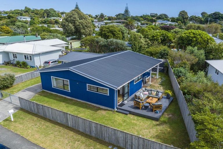 Photo of property in 127 Tilley Road, Paekakariki, 5034