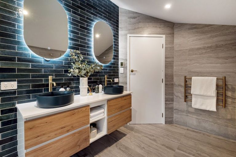 Photo of property in 5 Island Bay Road, Beach Haven, Auckland, 0626