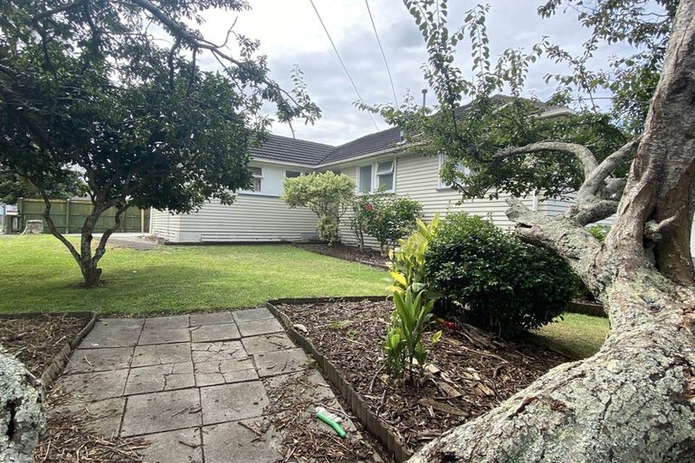 Photo of property in 16 Sandbrook Avenue, Otara, Auckland, 2023